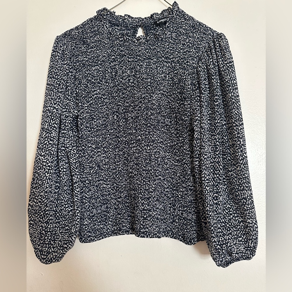 Express XS cinched 3/4 sleeve shirt with keyhole
